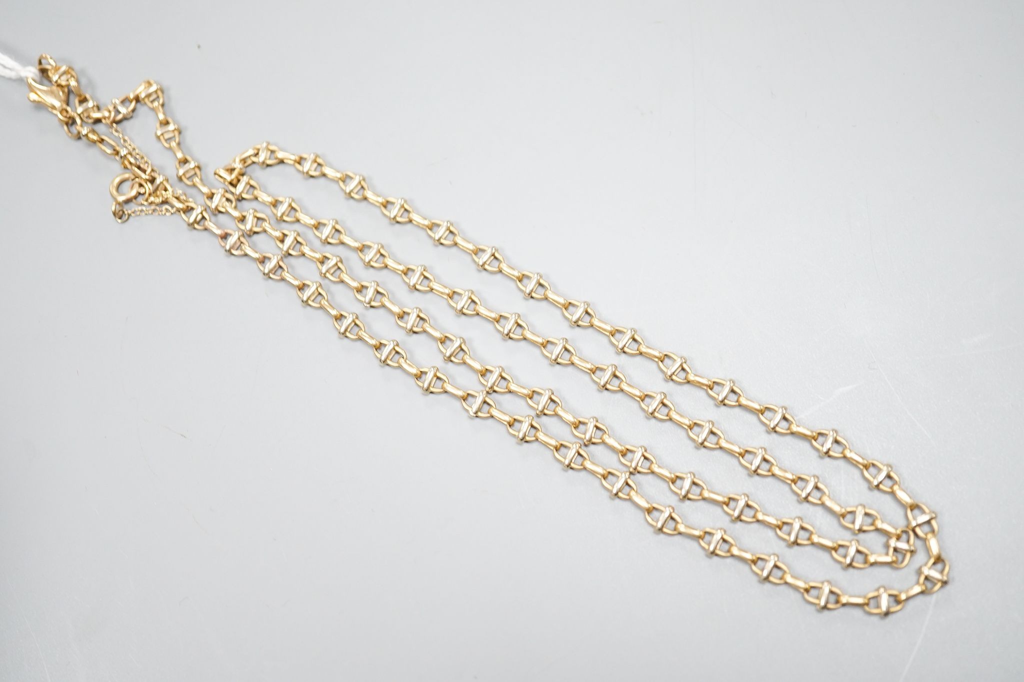 A 9k double link chain, 64cm, 21 grams.